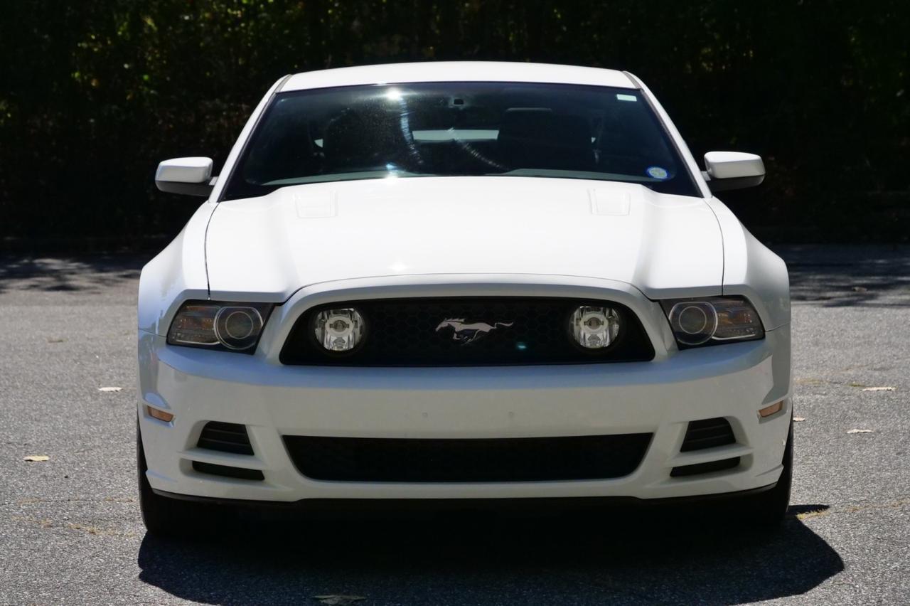 2013 Ford Mustang GT Premium / 5.0L V8 / Heated Leather Seats! Lincolnton NC