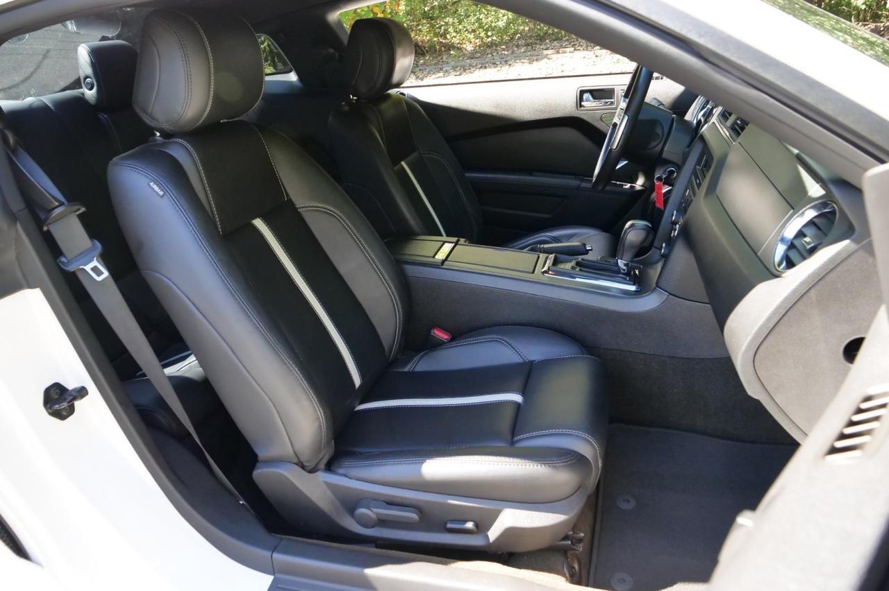 2013 Ford Mustang GT Premium / 5.0L V8 / Heated Leather Seats! Lincolnton NC