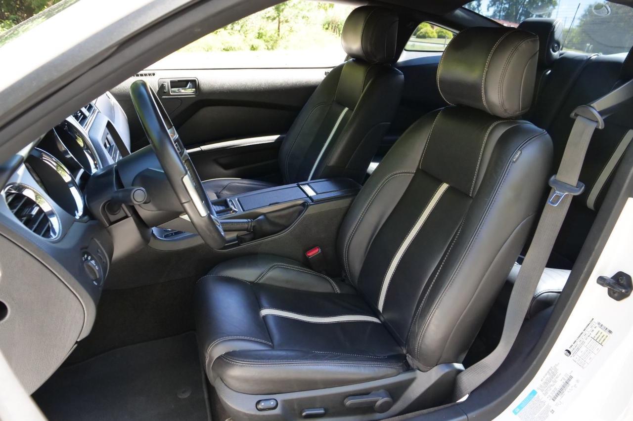 2013 Ford Mustang GT Premium / 5.0L V8 / Heated Leather Seats! Lincolnton NC