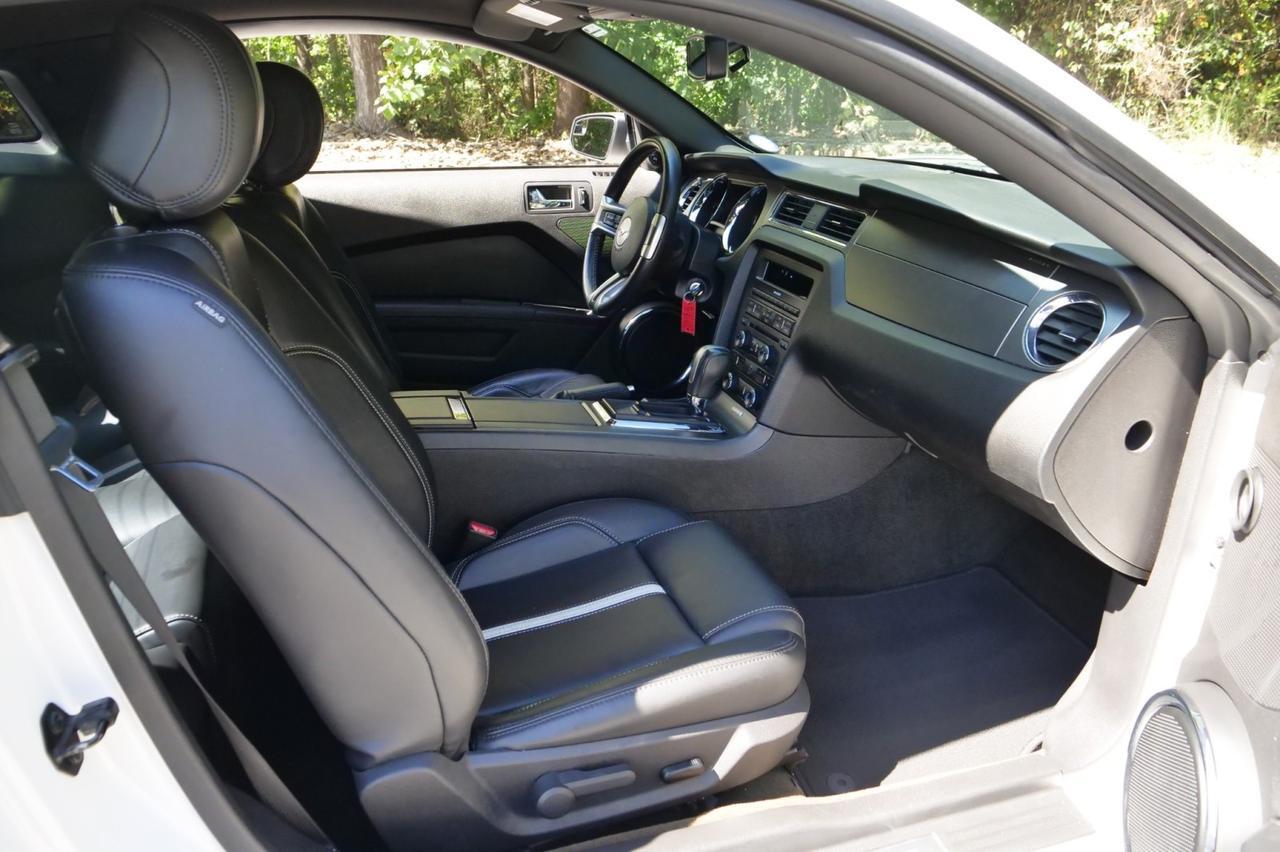 2013 Ford Mustang GT Premium / 5.0L V8 / Heated Leather Seats! Lincolnton NC