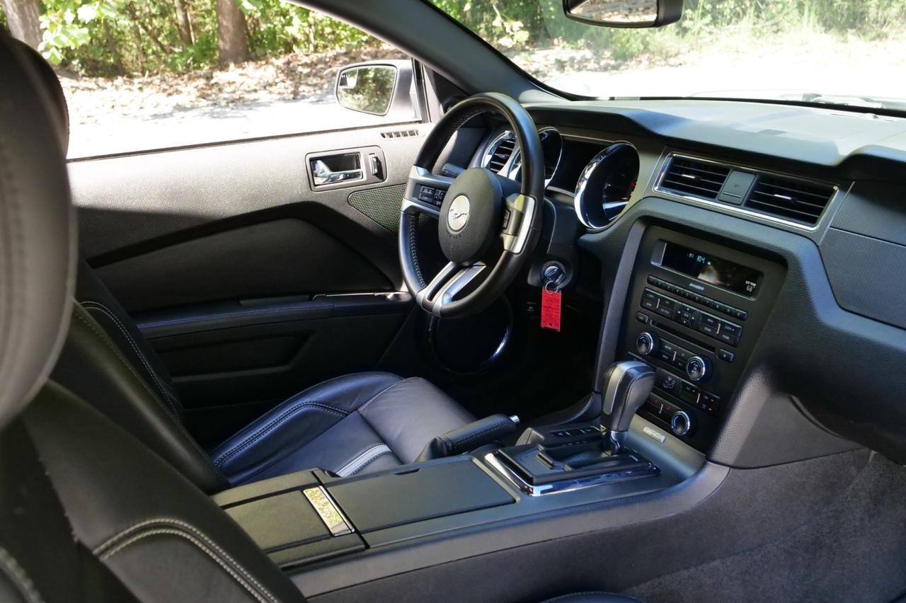 2013 Ford Mustang GT Premium / 5.0L V8 / Heated Leather Seats! Lincolnton NC
