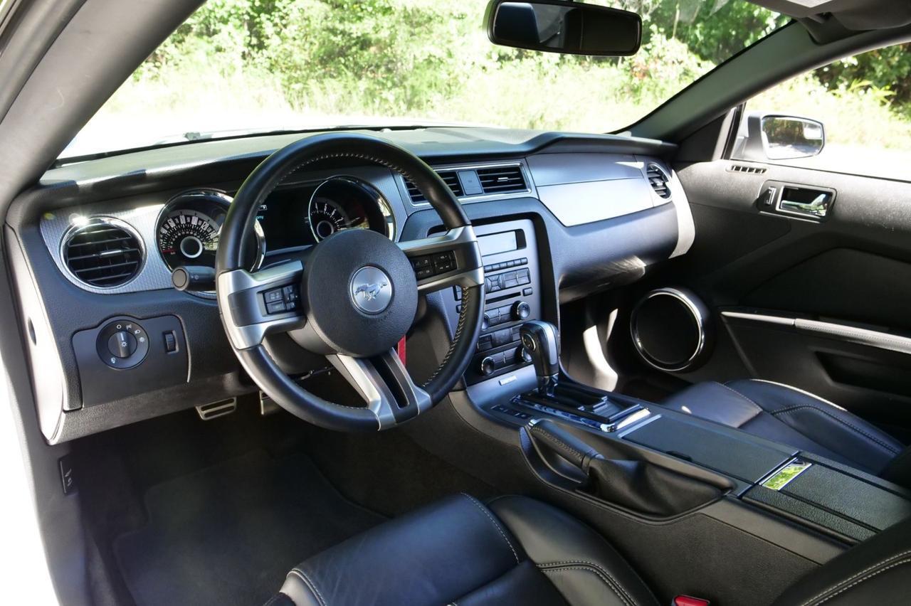 2013 Ford Mustang GT Premium / 5.0L V8 / Heated Leather Seats! Lincolnton NC