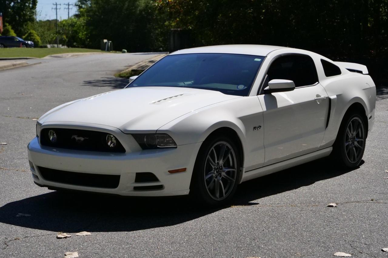 2013 Ford Mustang GT Premium / 5.0L V8 / Heated Leather Seats! Lincolnton NC