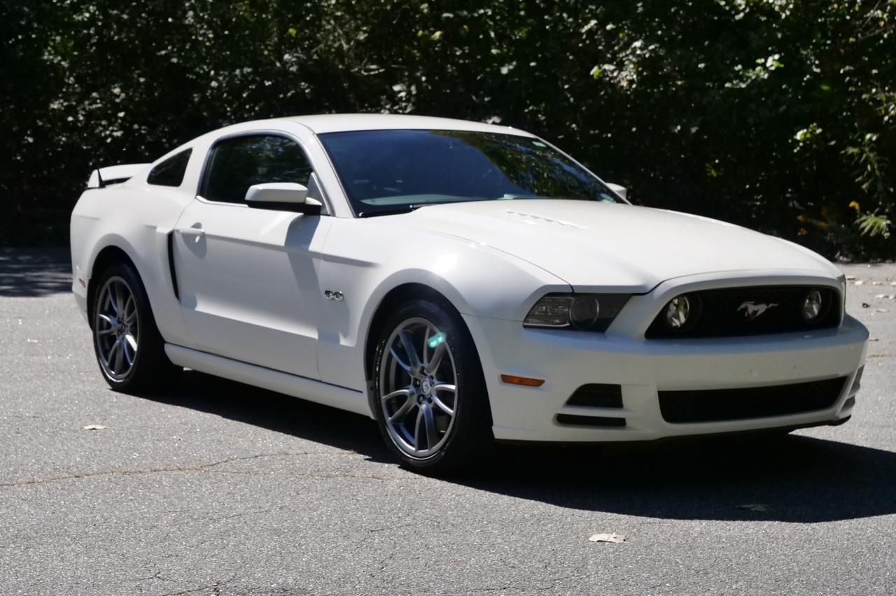 2013 Ford Mustang GT Premium / 5.0L V8 / Heated Leather Seats! Lincolnton NC