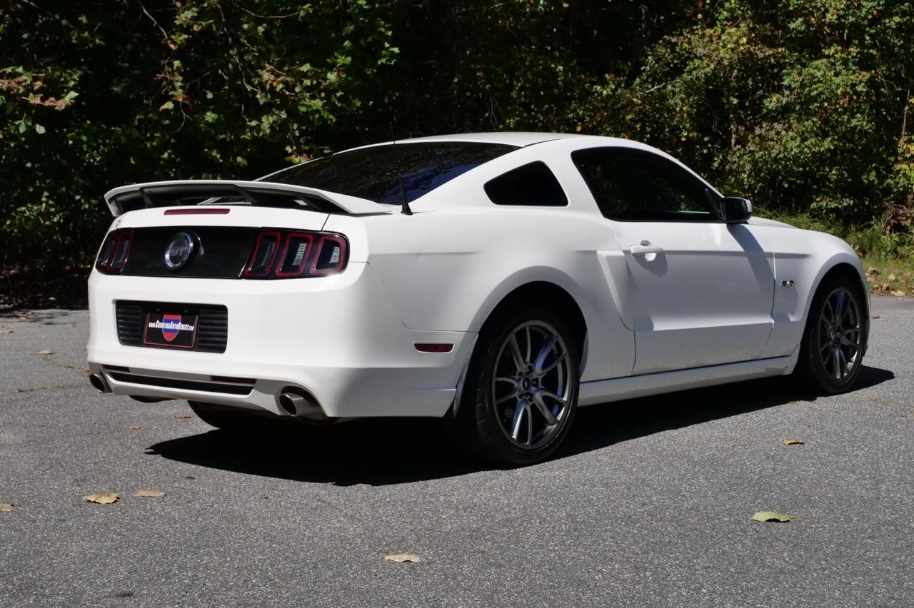 2013 Ford Mustang GT Premium / 5.0L V8 / Heated Leather Seats! Lincolnton NC