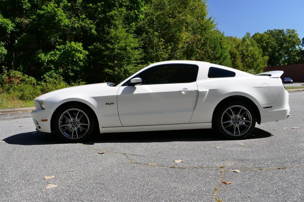 2013 Ford Mustang GT Premium / 5.0L V8 / Heated Leather Seats! Lincolnton NC