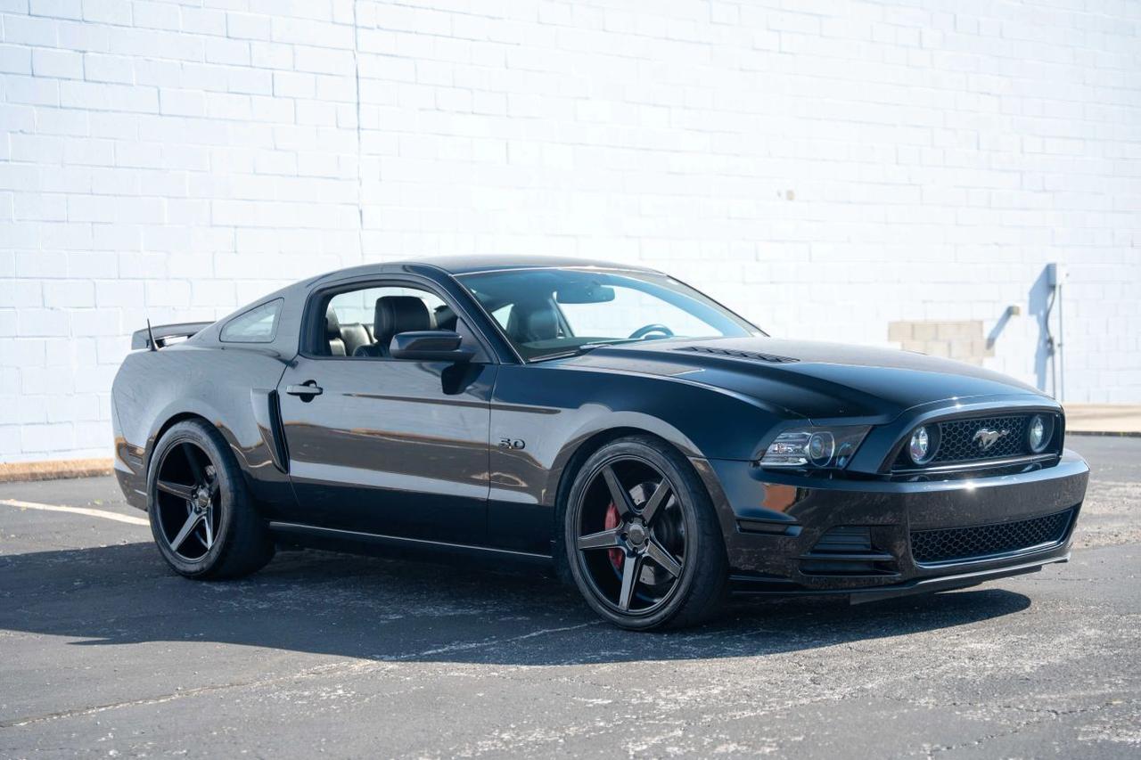 2013 Ford Mustang GT Premium Coupe 2D St. Louis MO