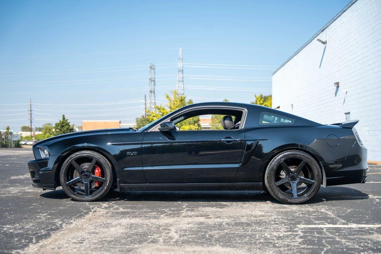 2013 Ford Mustang GT Premium Coupe 2D St. Louis MO