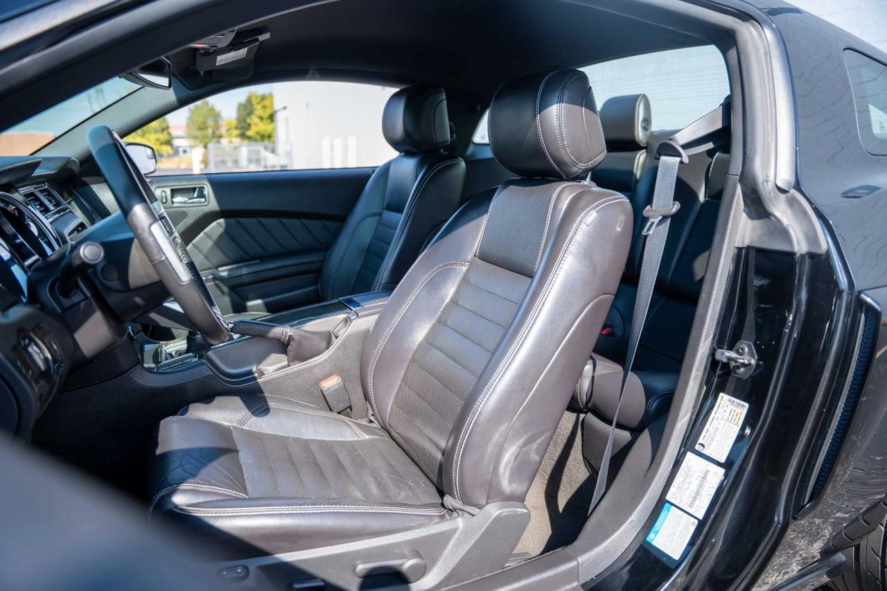 2013 Ford Mustang GT Premium Coupe 2D St. Louis MO