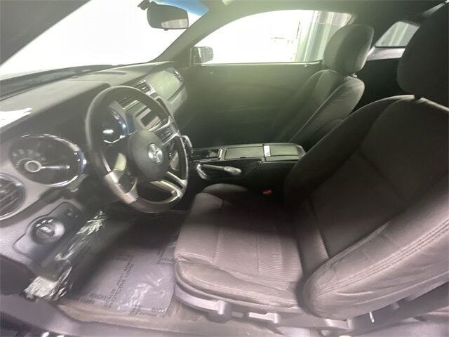 2013 Ford Mustang V6 photo 3