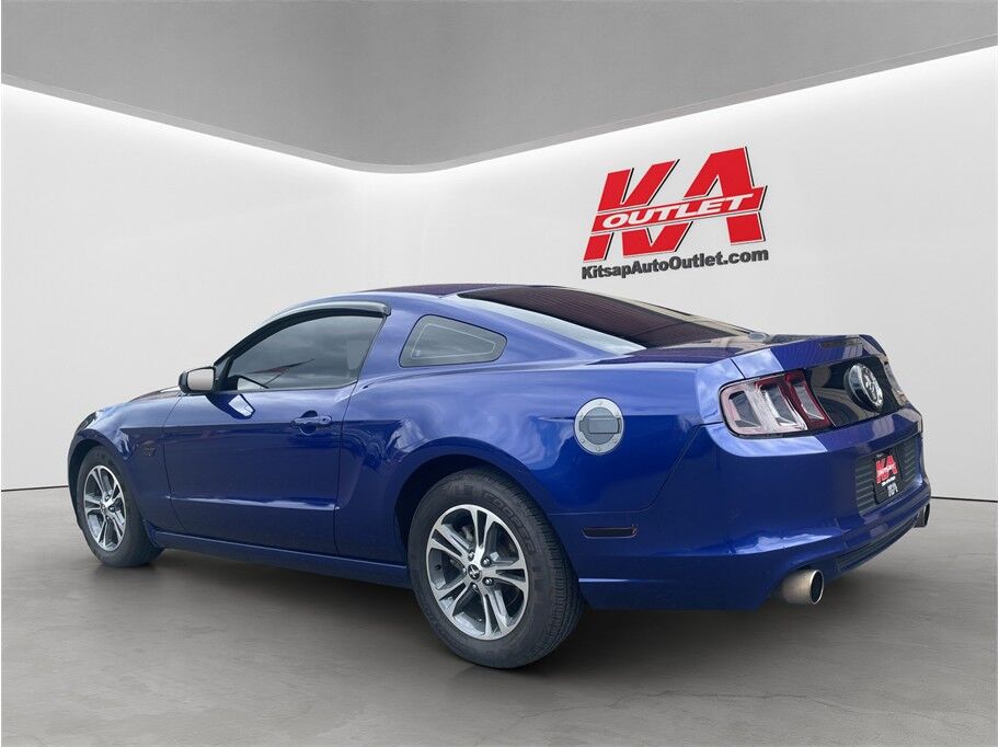 2013 Ford Mustang V6 Premium Coupe 2D