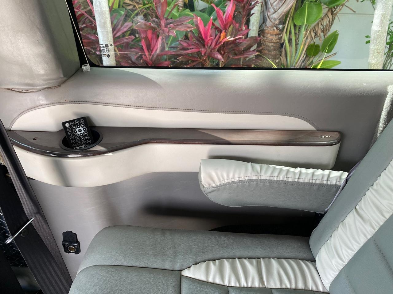 2013 GMC SAVANA HI TOP CONVERSION HANDICAP LIFT LOW MILES 24,857 Pompano Beach FL