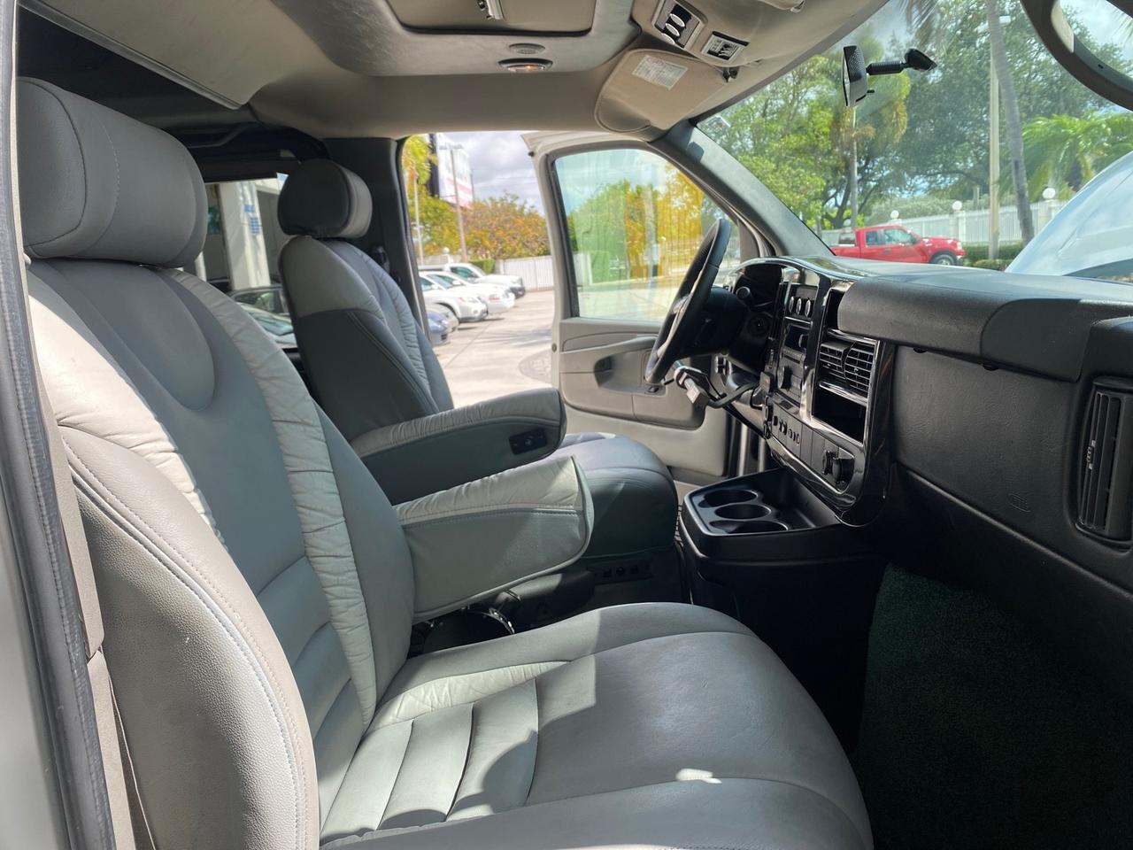 2013 GMC SAVANA HI TOP CONVERSION HANDICAP LIFT LOW MILES 24,857 Pompano Beach FL