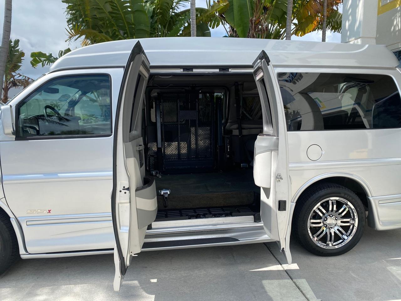 2013 GMC SAVANA HI TOP CONVERSION HANDICAP LIFT LOW MILES 24,857 Pompano Beach FL