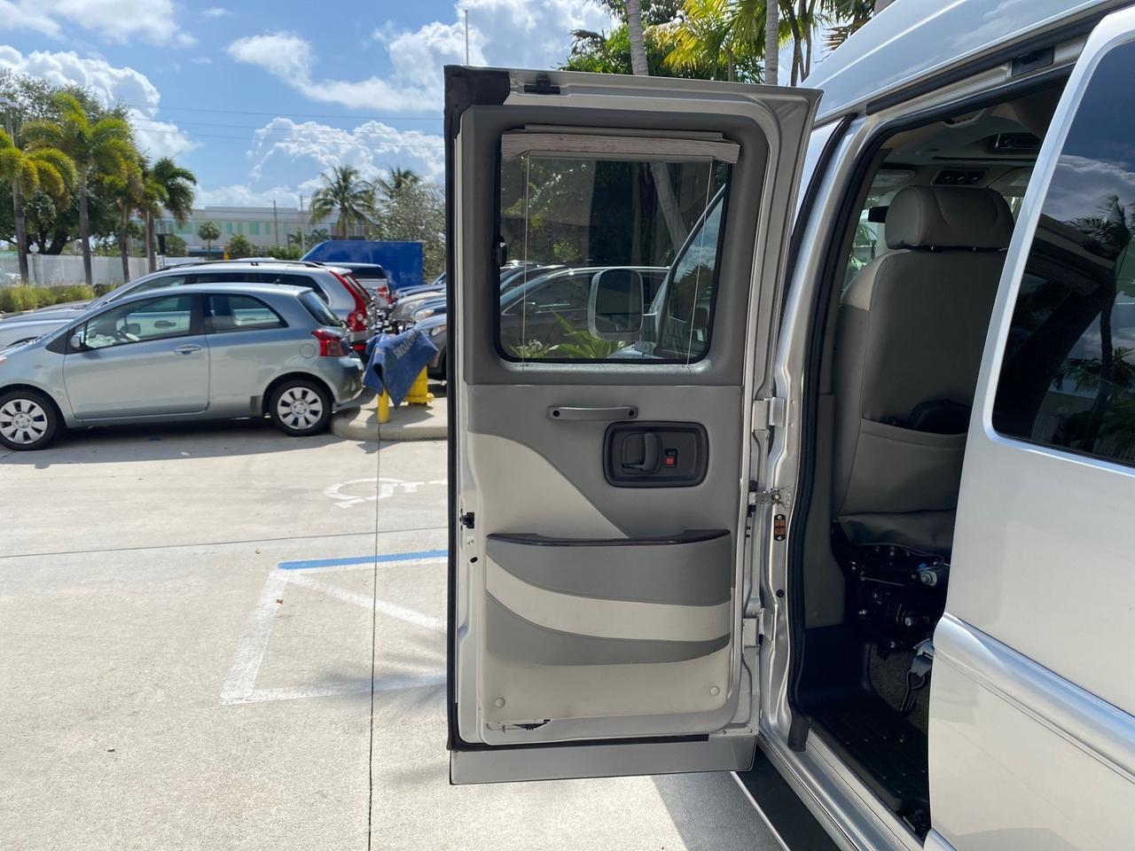 2013 GMC SAVANA HI TOP CONVERSION HANDICAP LIFT LOW MILES 24,857 Pompano Beach FL