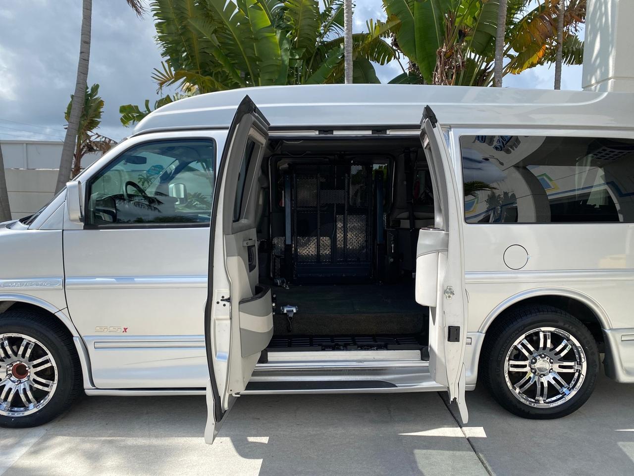 2013 GMC SAVANA HI TOP CONVERSION HANDICAP LIFT LOW MILES 24,857 Pompano Beach FL