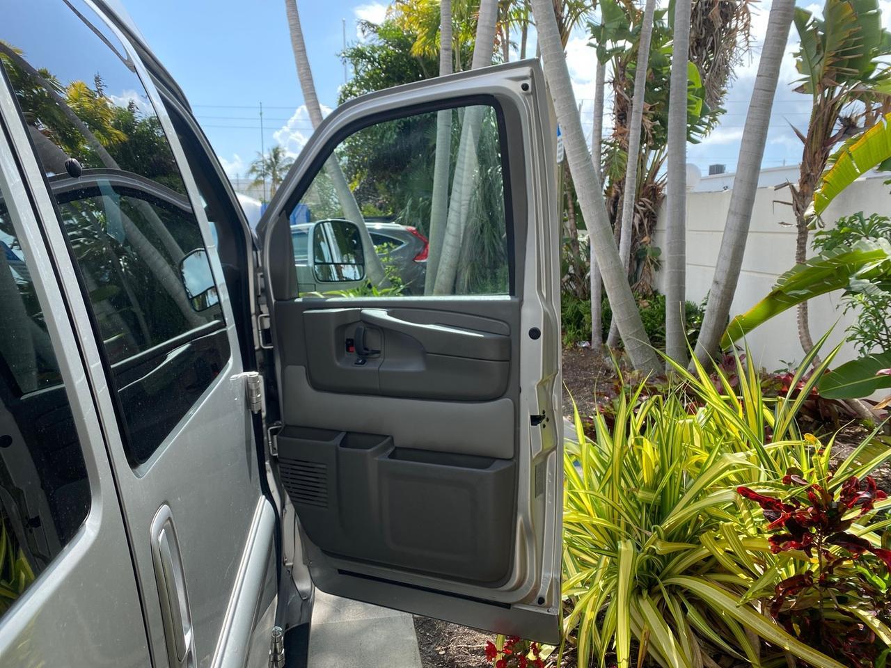 2013 GMC SAVANA HI TOP CONVERSION HANDICAP LIFT LOW MILES 24,857 Pompano Beach FL