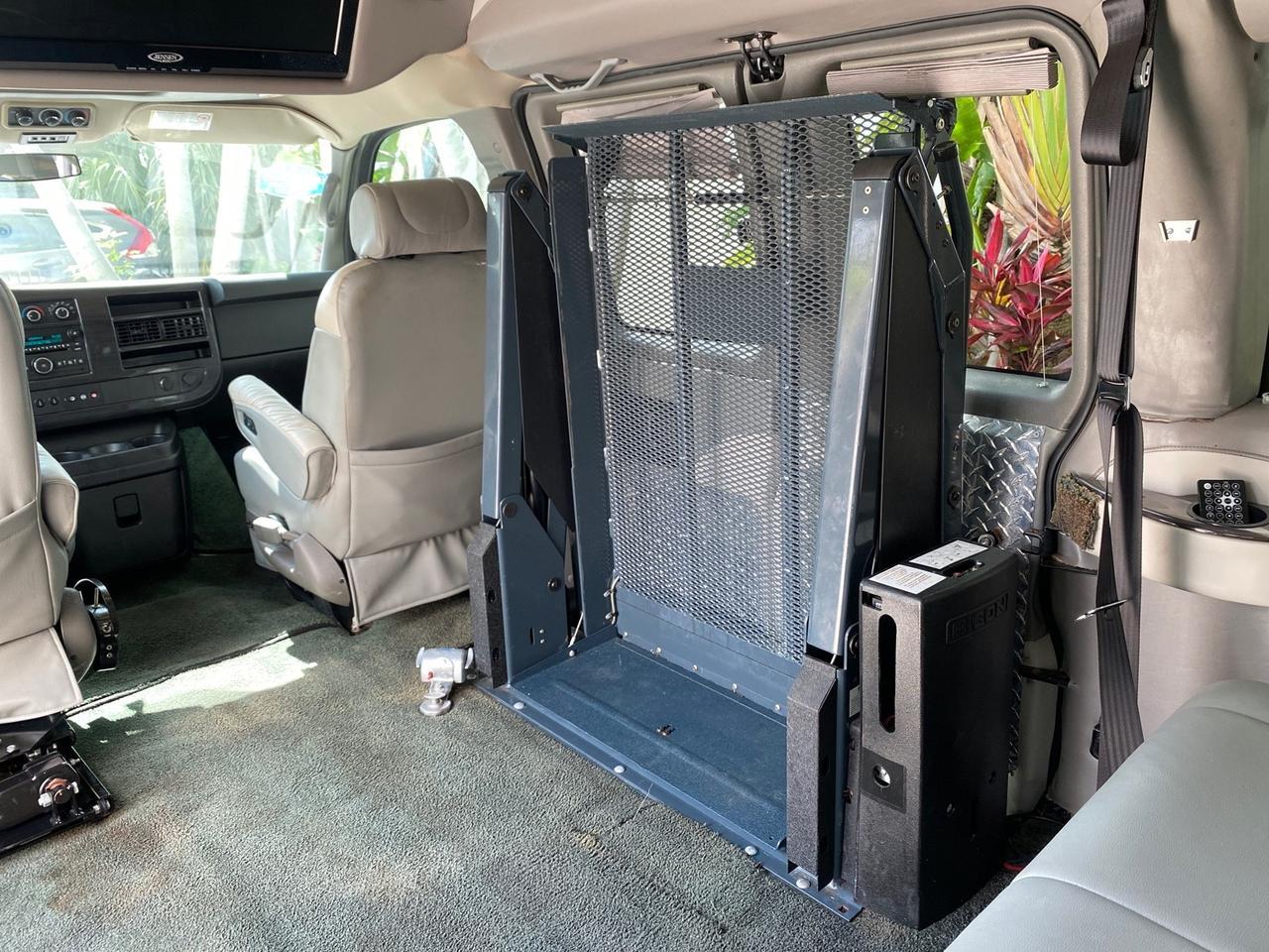 2013 GMC SAVANA HI TOP CONVERSION HANDICAP LIFT LOW MILES 24,857 Pompano Beach FL