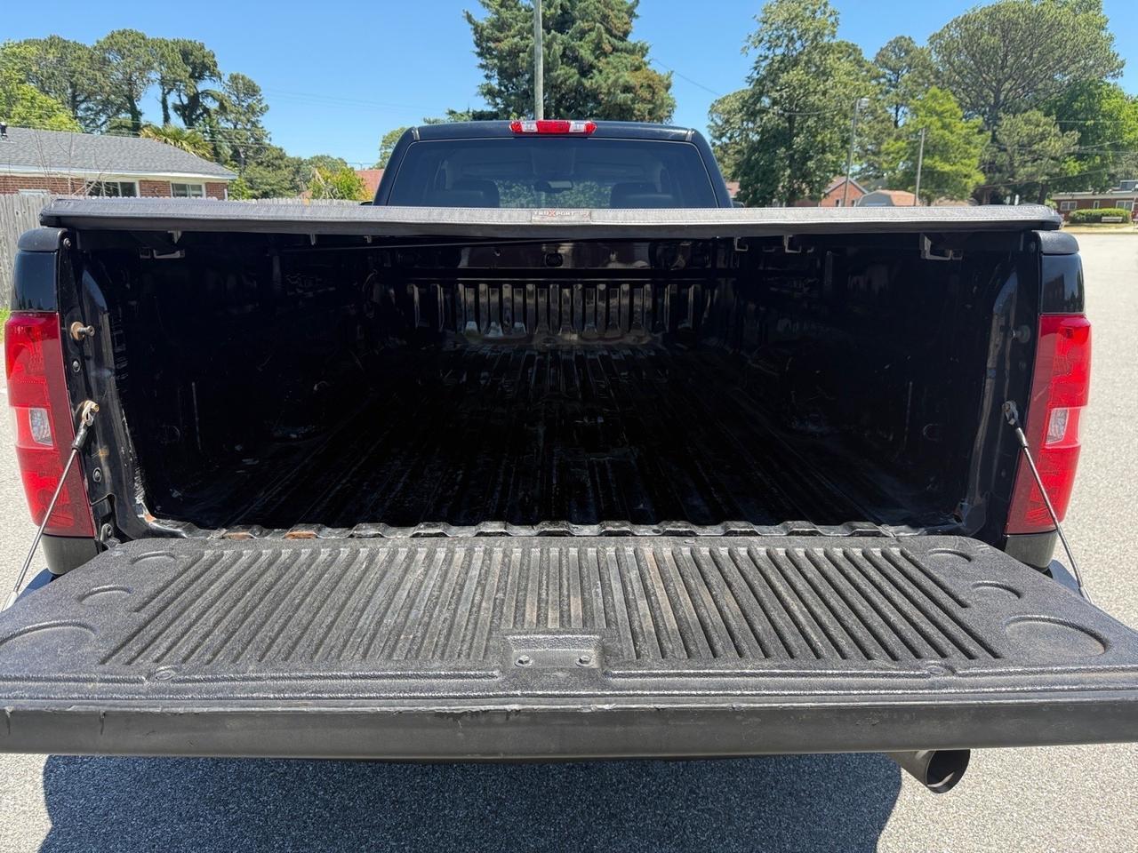 2013 GMC Sierra 3500HD SLE, TOW PACKAGE, TONNEAU COVER, POWER MIRRORS, USB, AUX, REMOTE KEYLESS ENTRY, RUNNING BOARDS, CLEAN CARFAX, LOW MILES, THIS BEAUTY IS READY TO HIT THE ROAD! Norfolk VA