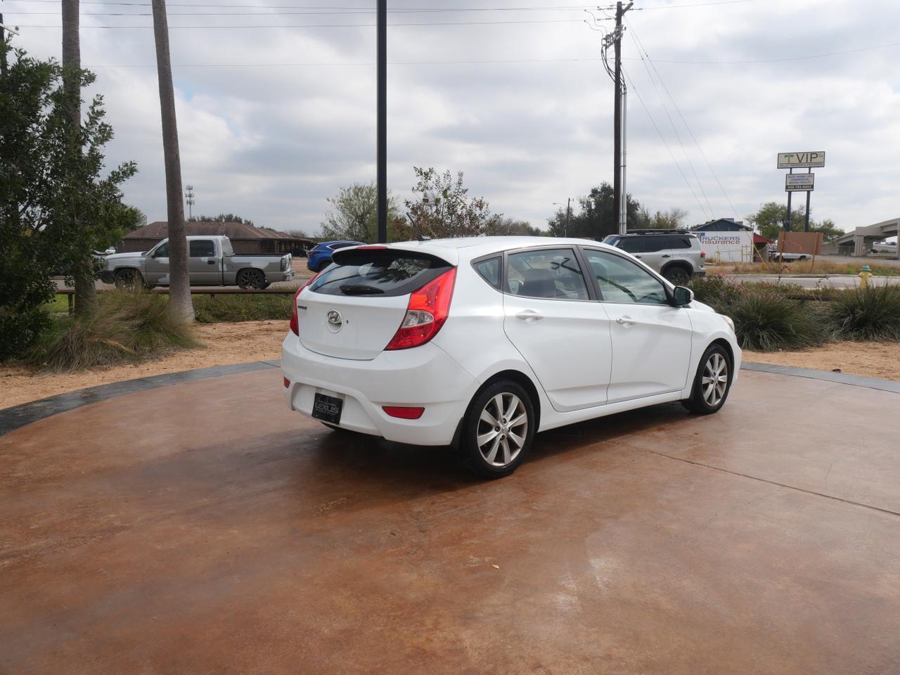 2013 Hyundai Accent SE
