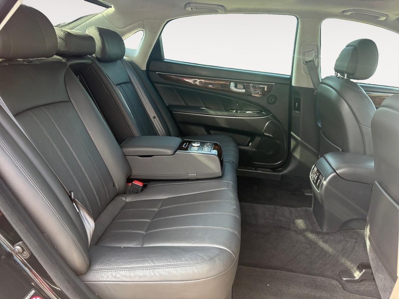 2013 Hyundai Equus Signature, NAVIGATION, BLUETOOTH, HEATED & VENTILATED SEATS, PUSH BUTTON START, HEATED REAR SEATS, TURN SIGNAL INDICATIORS, POWER SUNROOF, LOW MILEAGE, COME RIDE IN LUXURY AT CAR DIRECT! Virginia Beach VA