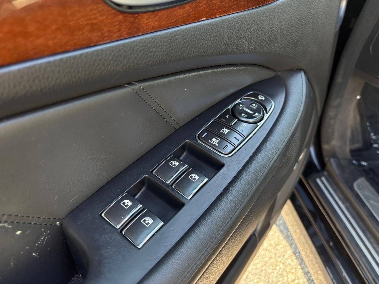 2013 Hyundai Equus Signature, NAVIGATION, BLUETOOTH, HEATED & VENTILATED SEATS, PUSH BUTTON START, HEATED REAR SEATS, TURN SIGNAL INDICATIORS, POWER SUNROOF, LOW MILEAGE, COME RIDE IN LUXURY AT CAR DIRECT! Virginia Beach VA