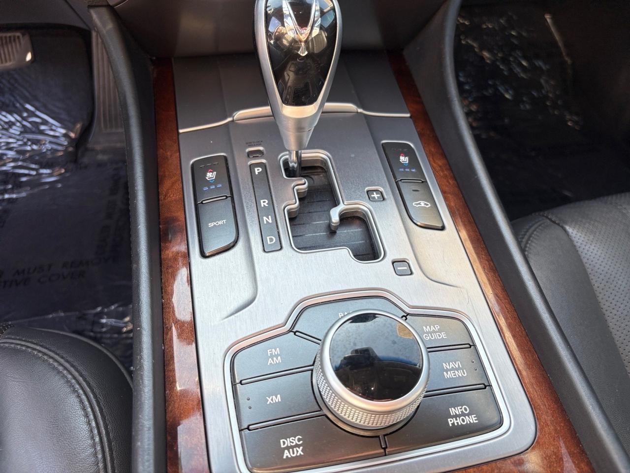 2013 Hyundai Equus Signature, NAVIGATION, BLUETOOTH, HEATED & VENTILATED SEATS, PUSH BUTTON START, HEATED REAR SEATS, TURN SIGNAL INDICATIORS, POWER SUNROOF, LOW MILEAGE, COME RIDE IN LUXURY AT CAR DIRECT! Virginia Beach VA