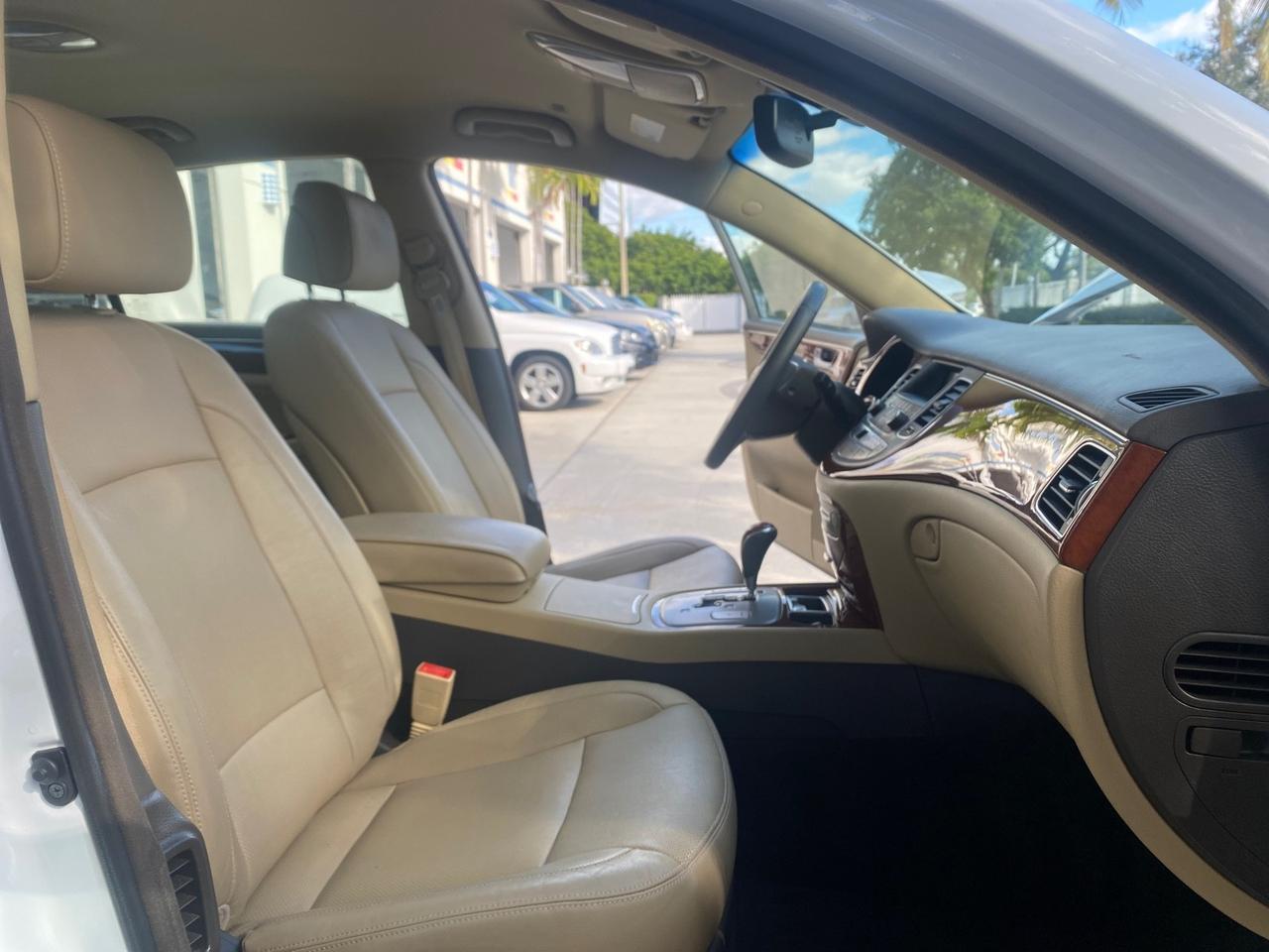 2013 Hyundai Genesis 3.8L LOW MILES 33,575 Pompano Beach FL