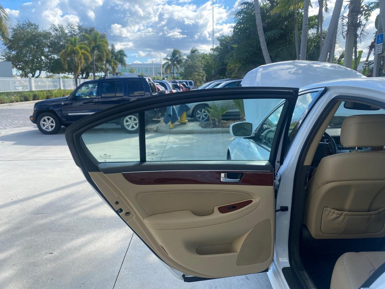2013 Hyundai Genesis 3.8L LOW MILES 33,575 Pompano Beach FL