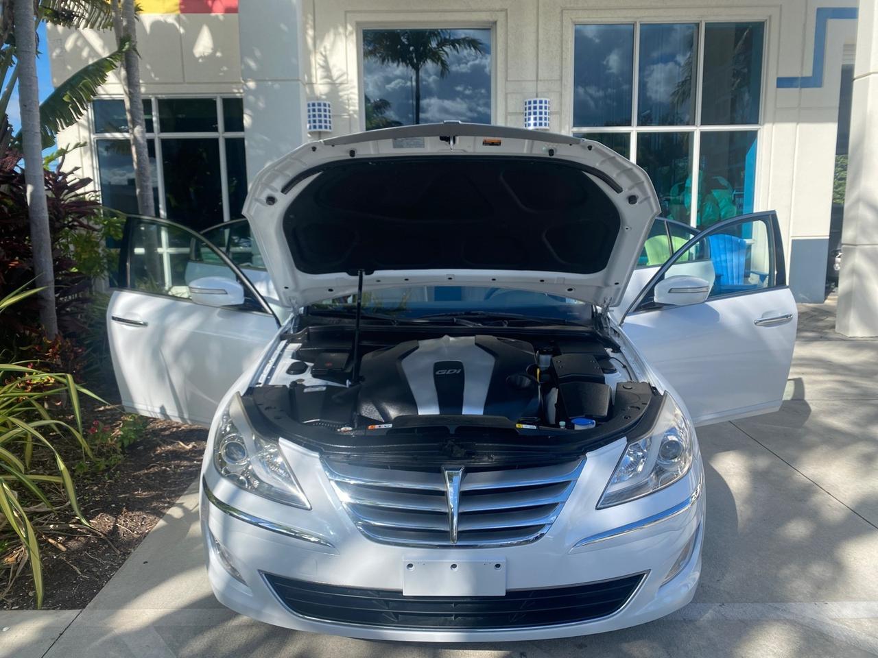 2013 Hyundai Genesis 3.8L LOW MILES 33,575 Pompano Beach FL