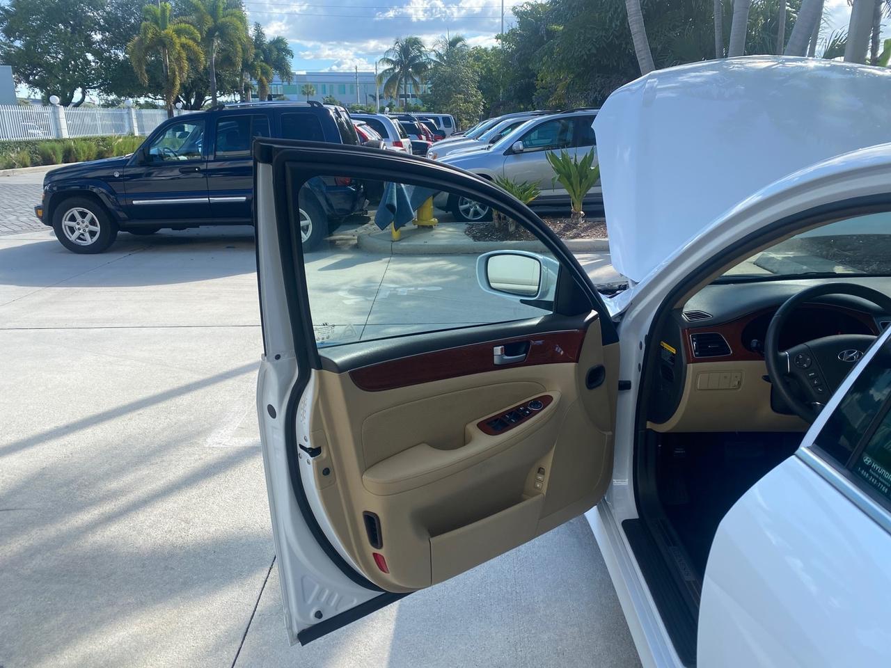 2013 Hyundai Genesis 3.8L LOW MILES 33,575 Pompano Beach FL