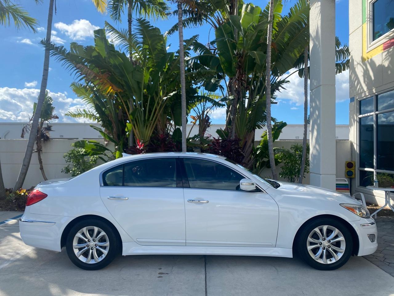 2013 Hyundai Genesis 3.8L LOW MILES 33,575 Pompano Beach FL