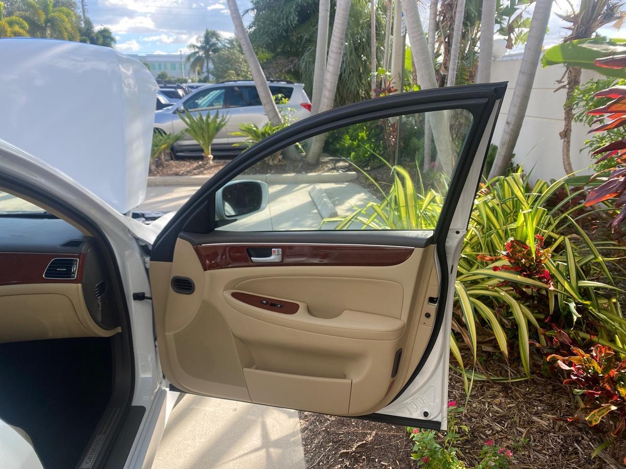 2013 Hyundai Genesis 3.8L LOW MILES 33,575 Pompano Beach FL