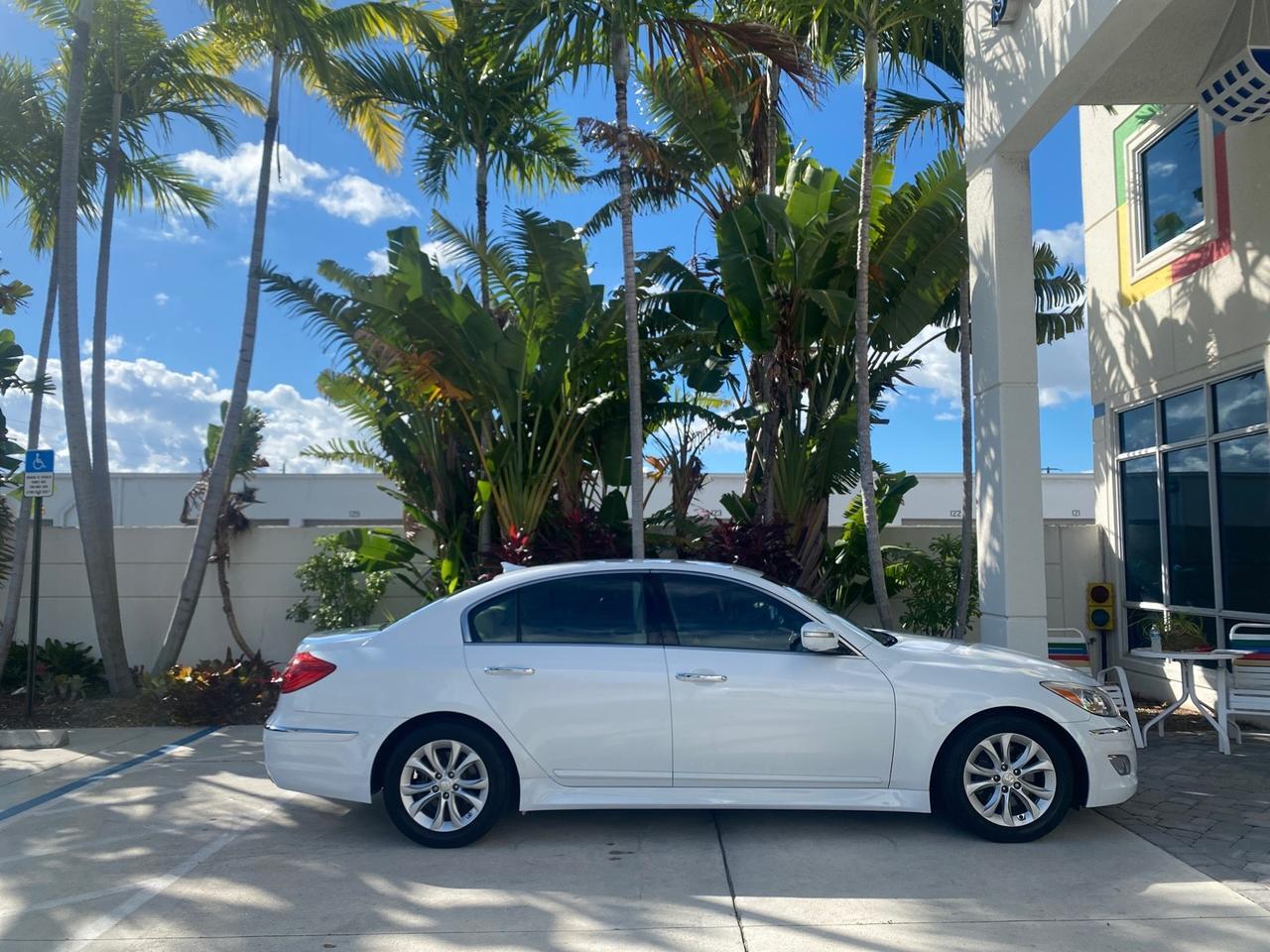 2013 Hyundai Genesis 3.8L LOW MILES 33,575 Pompano Beach FL