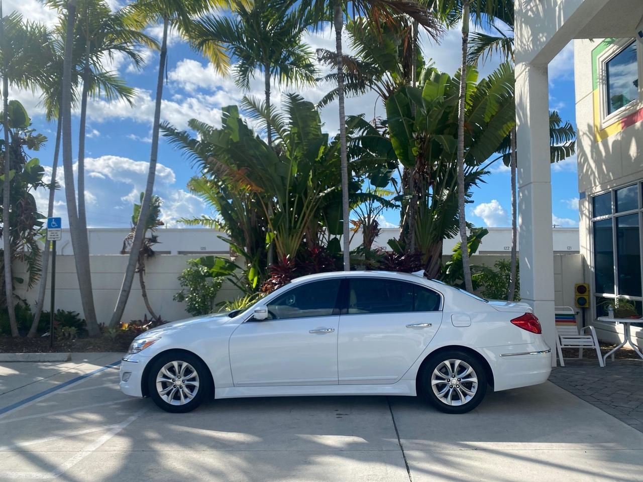2013 Hyundai Genesis 3.8L LOW MILES 33,575 Pompano Beach FL