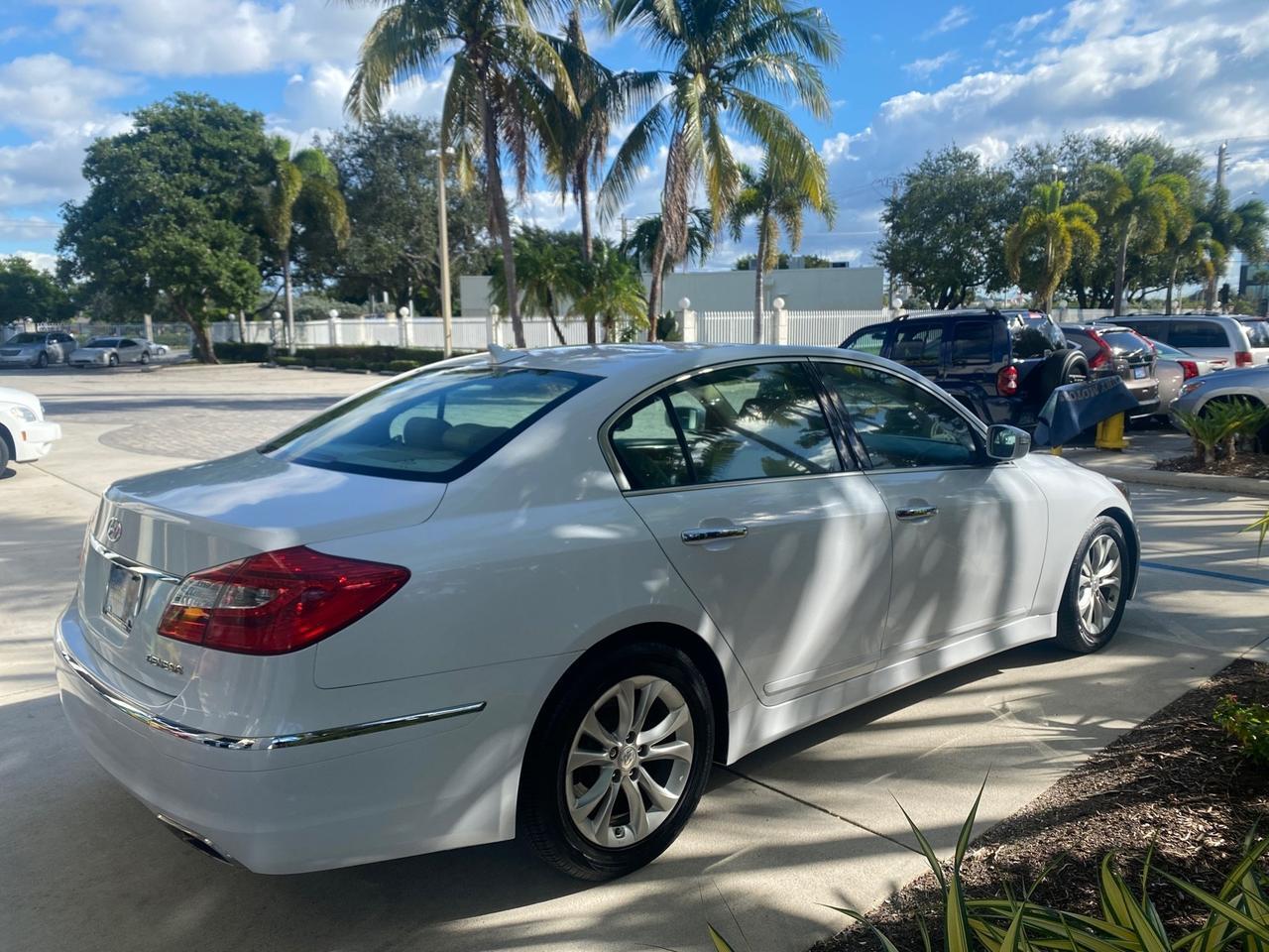 2013 Hyundai Genesis 3.8L LOW MILES 33,575 Pompano Beach FL