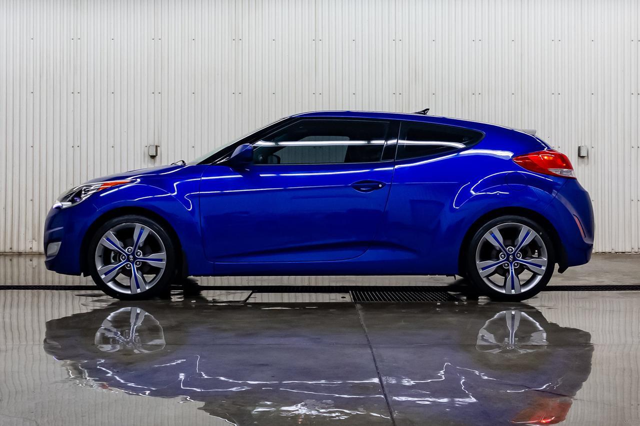2013 Hyundai Veloster Tech Roof Nav BCam Red Deer AB
