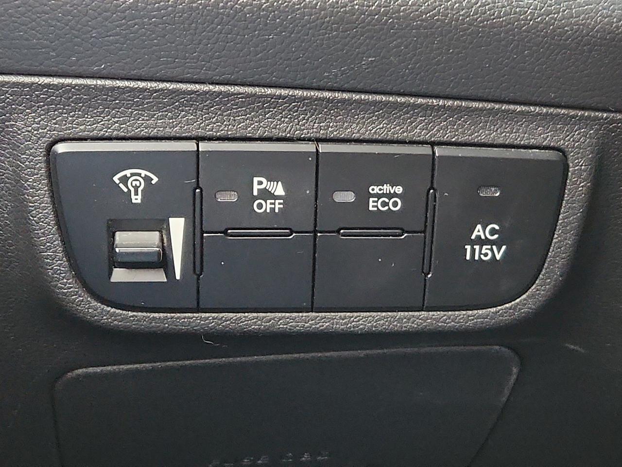 2013 Hyundai Veloster w/Black Int Lubbock TX