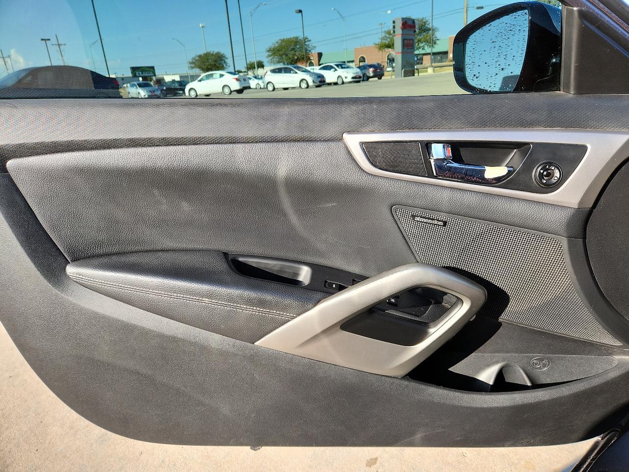 2013 Hyundai Veloster w/Black Int Lubbock TX