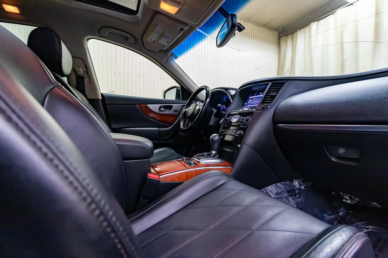 2013 Infiniti FX50 AWD Tech Pkg. Leather Roof Nav BCam Red Deer AB