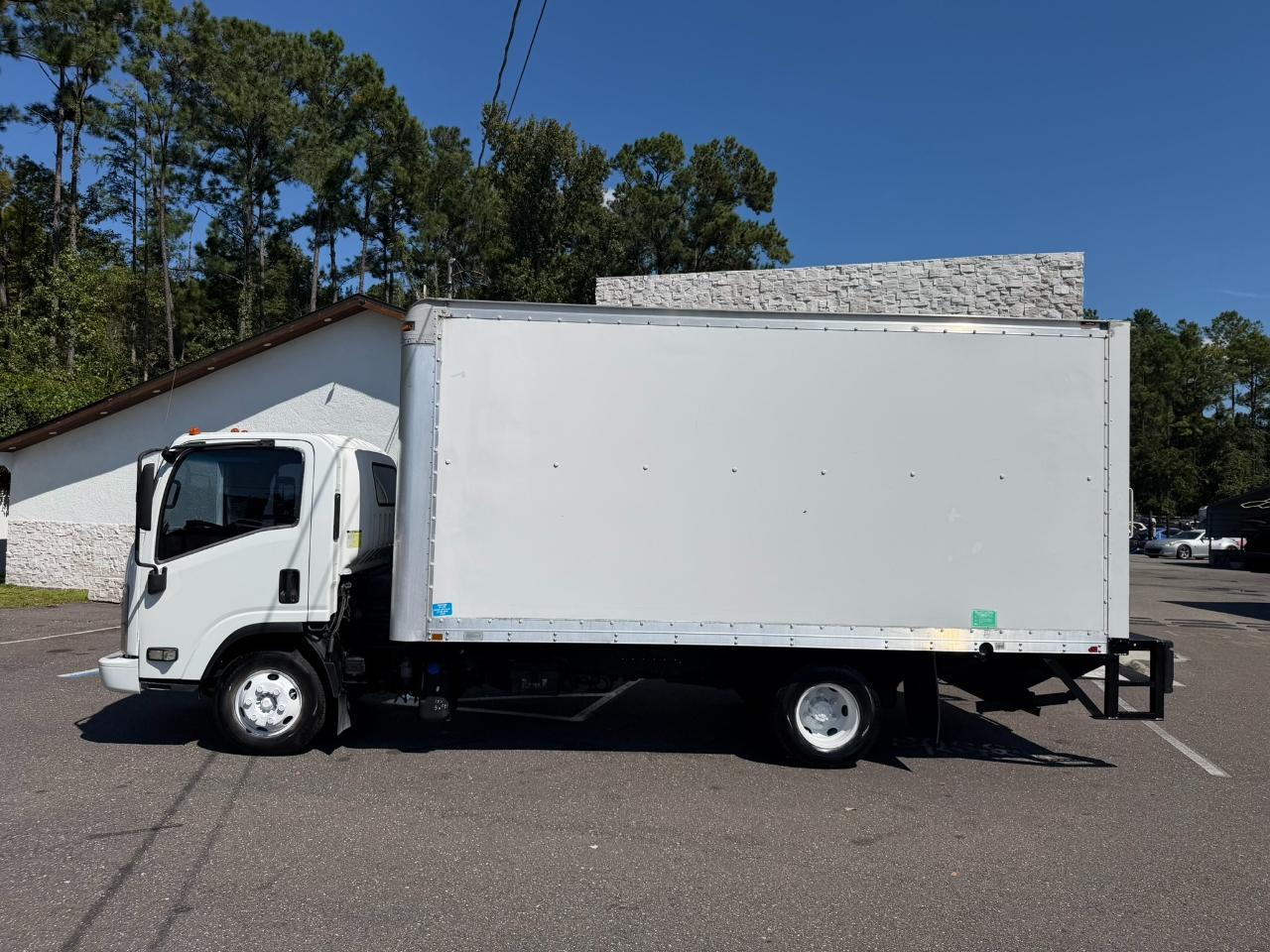 2013 Isuzu NPR HD DSL REG 109" WB WHITE CAB IBT PWL