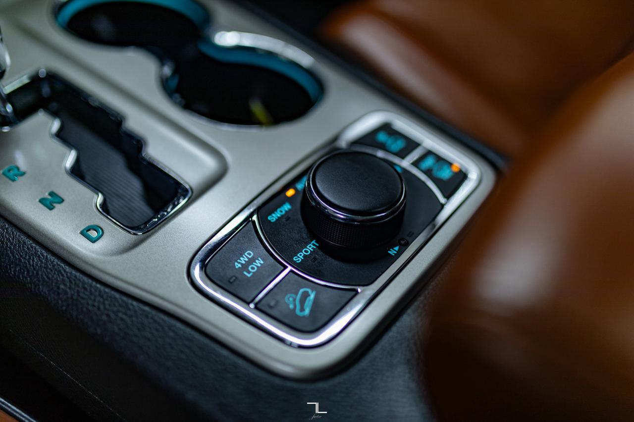 2013 Jeep Grand Cherokee 4x4 Overland Leather Roof Nav BCam Red Deer AB