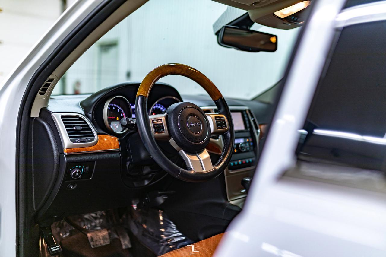 2013 Jeep Grand Cherokee 4x4 Overland Leather Roof Nav BCam Red Deer AB