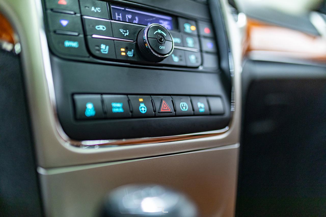 2013 Jeep Grand Cherokee 4x4 Overland Leather Roof Nav BCam Red Deer AB