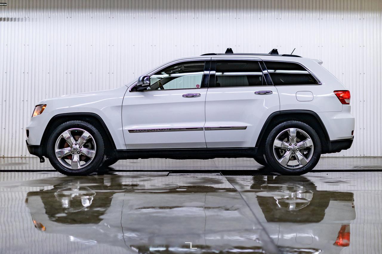 2013 Jeep Grand Cherokee 4x4 Overland Leather Roof Nav BCam Red Deer AB