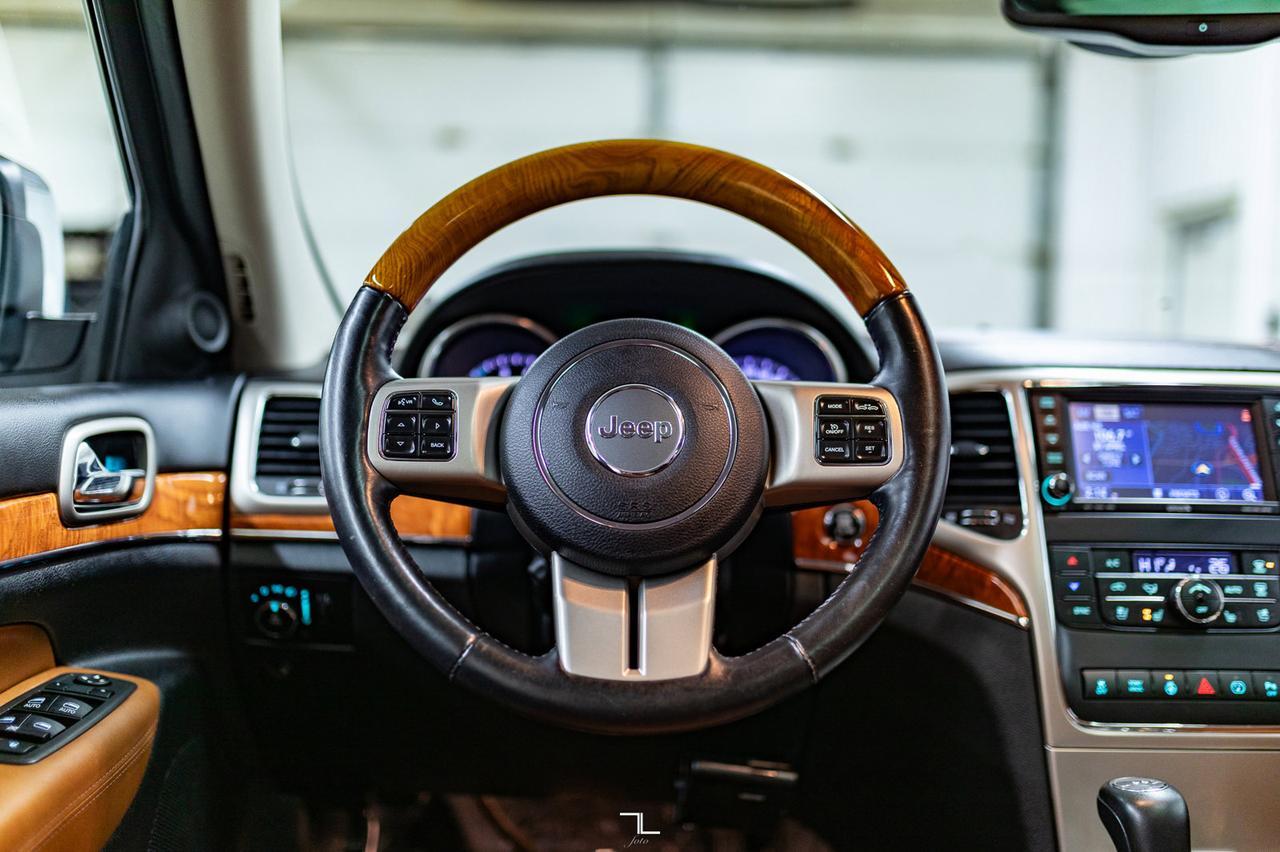 2013 Jeep Grand Cherokee 4x4 Overland Leather Roof Nav BCam Red Deer AB