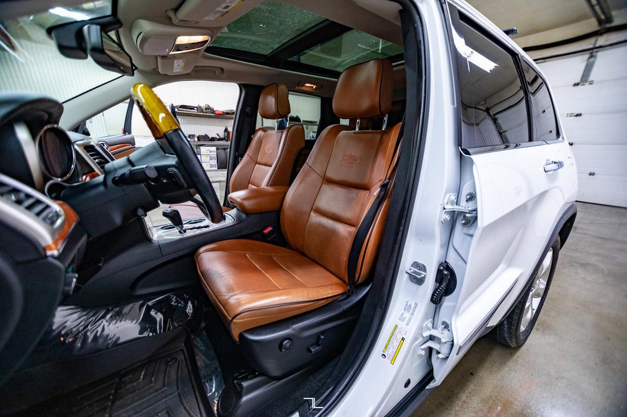 2013 Jeep Grand Cherokee 4x4 Overland Leather Roof Nav BCam Red Deer AB