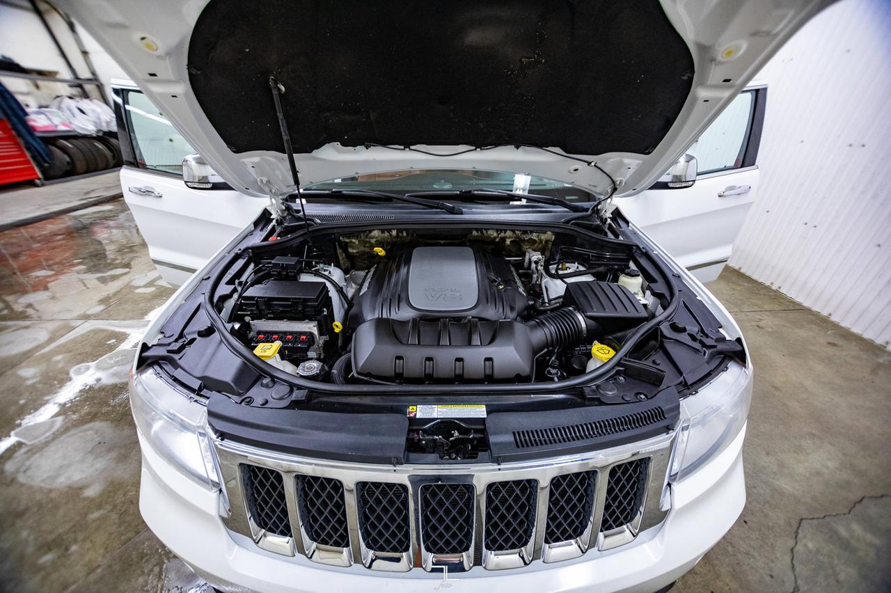 2013 Jeep Grand Cherokee 4x4 Overland Leather Roof Nav BCam Red Deer AB