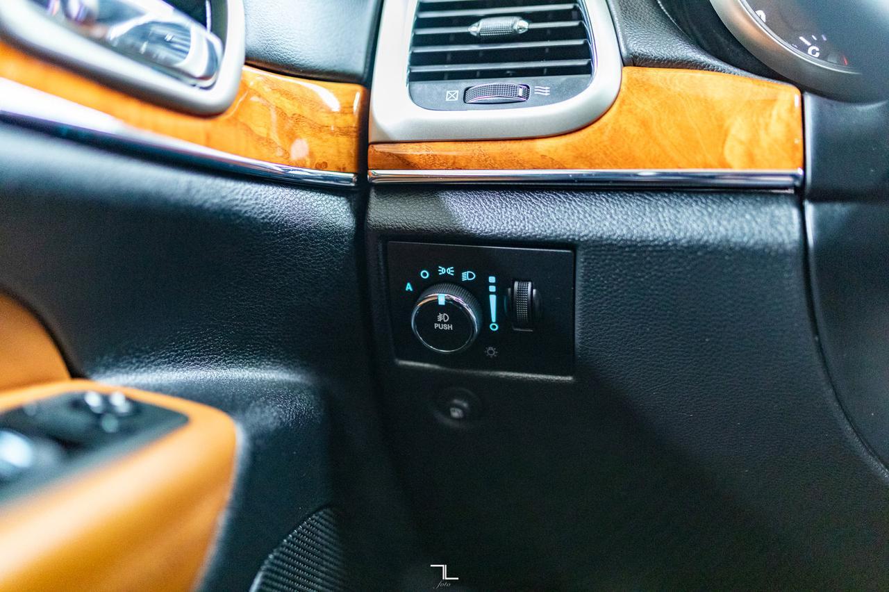 2013 Jeep Grand Cherokee 4x4 Overland Leather Roof Nav BCam Red Deer AB