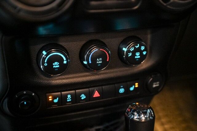 2013 Jeep Wrangler 4WD Unlimited MOAB 4dr SUV Chicago IL